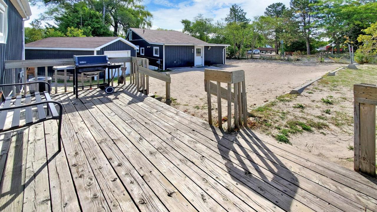Main Beach River Retreat - Wasaga Beach 1 - Main Strip - 93 Mosley St Exteriör bild