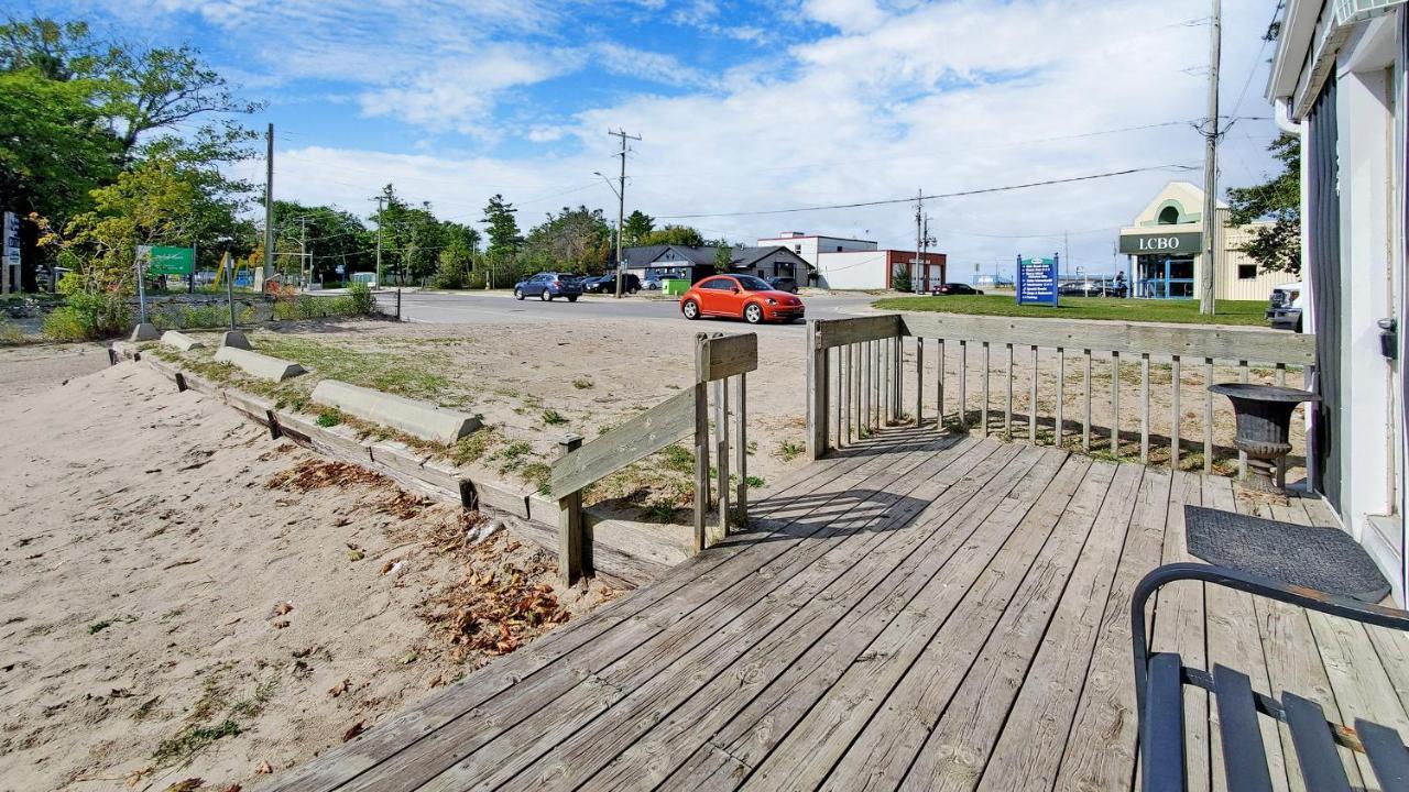 Main Beach River Retreat - Wasaga Beach 1 - Main Strip - 93 Mosley St Exteriör bild
