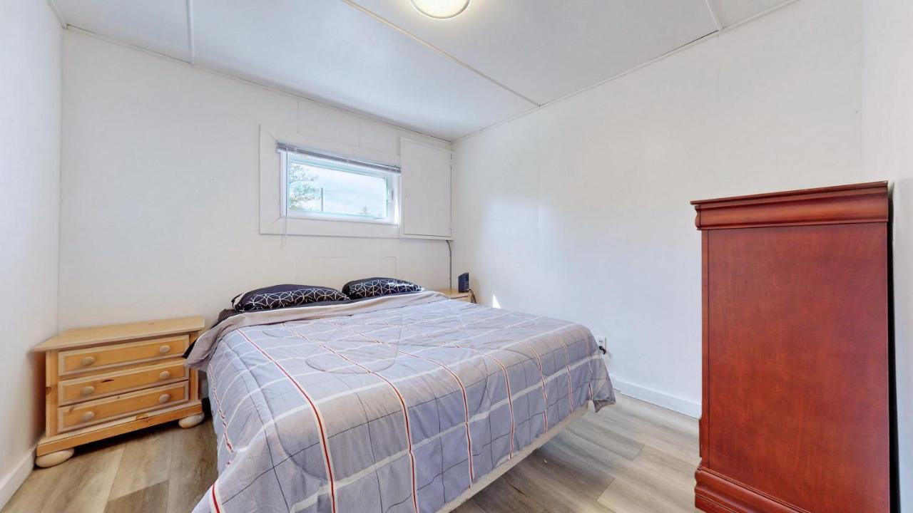 Main Beach River Retreat - Wasaga Beach 1 - Main Strip - 93 Mosley St Exteriör bild