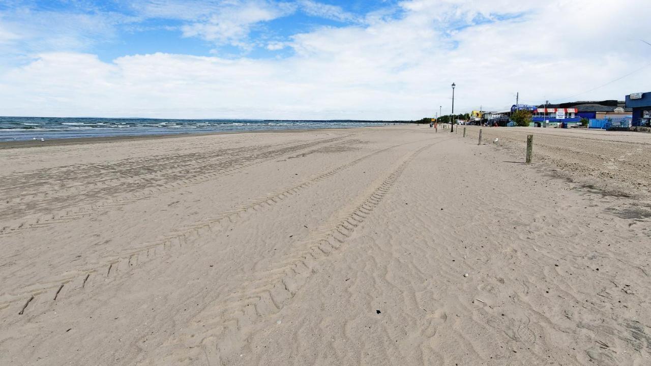 Main Beach River Retreat - Wasaga Beach 1 - Main Strip - 93 Mosley St Exteriör bild