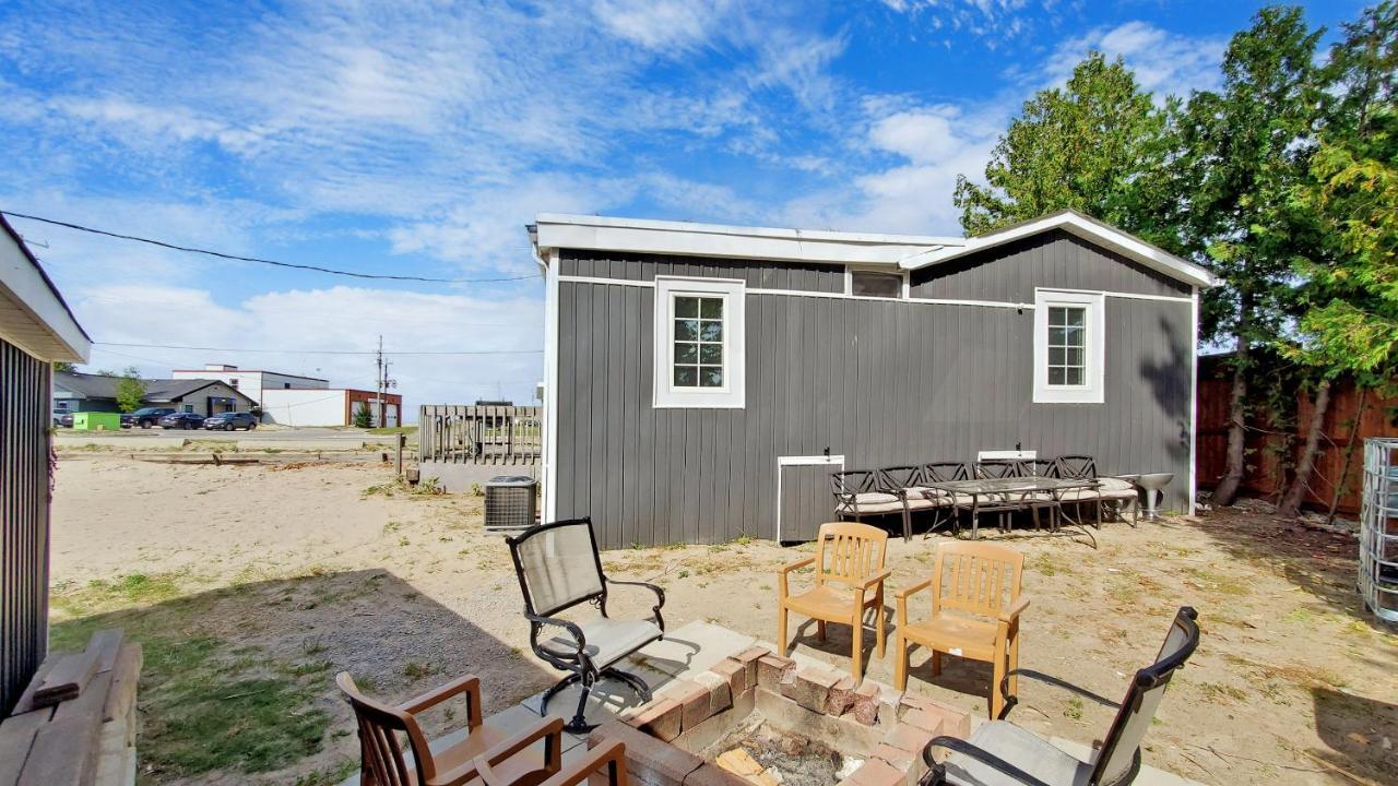Main Beach River Retreat - Wasaga Beach 1 - Main Strip - 93 Mosley St Exteriör bild
