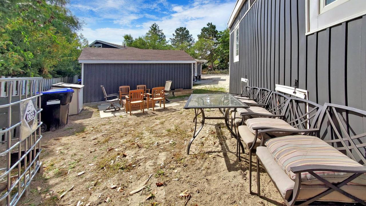 Main Beach River Retreat - Wasaga Beach 1 - Main Strip - 93 Mosley St Exteriör bild